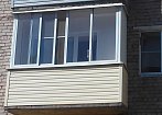 Установка алюминиевой раздвижной рамы на балкон с наружной обшивкой парапета виниловым сайдингом mobile